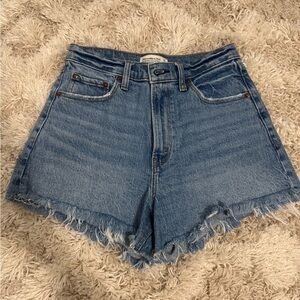 EUC Abercrombie 90s relaxed cutoff short high rise